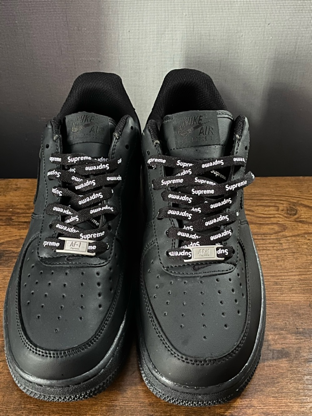 Nike x Supreme Air Force 1 Low - Black with Supreme Laces